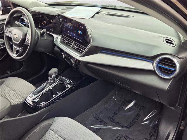 Used 2025 Chevrolet Trax LT w/ LT Convenience Package image 21