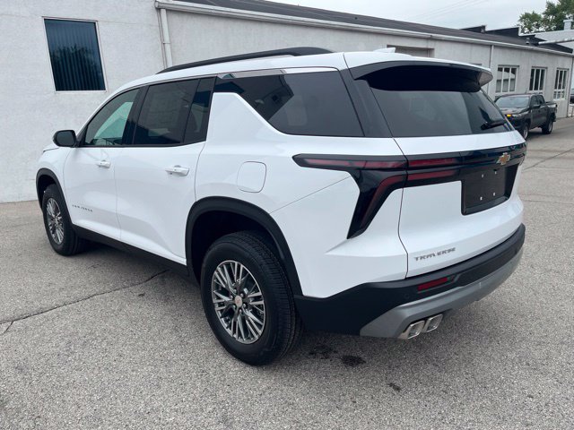 New 2027 Chevrolet Traverse LT FWD image 3