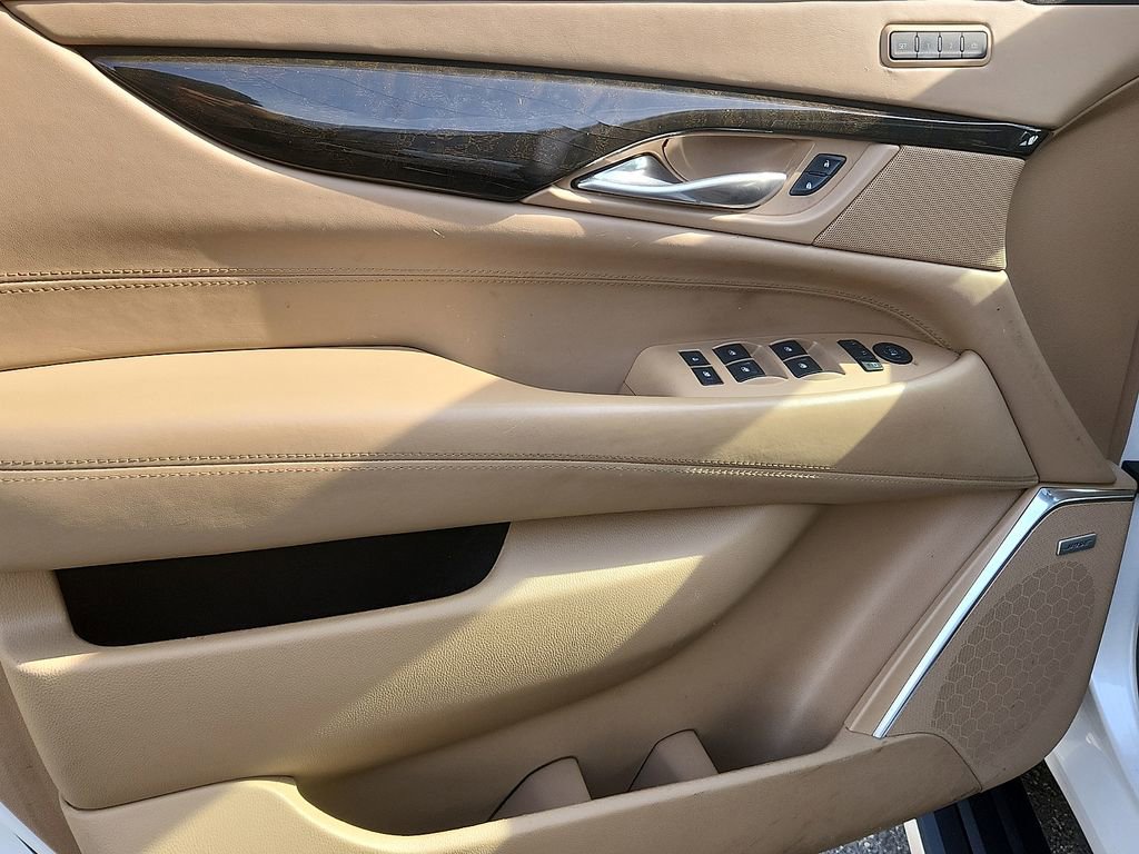 Used 2019 Cadillac Escalade Platinum image 14