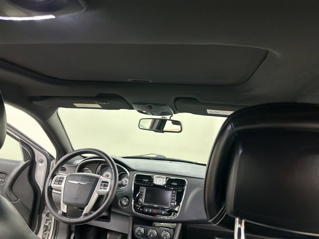 Used 2011 Chrysler 200 Limited image 24