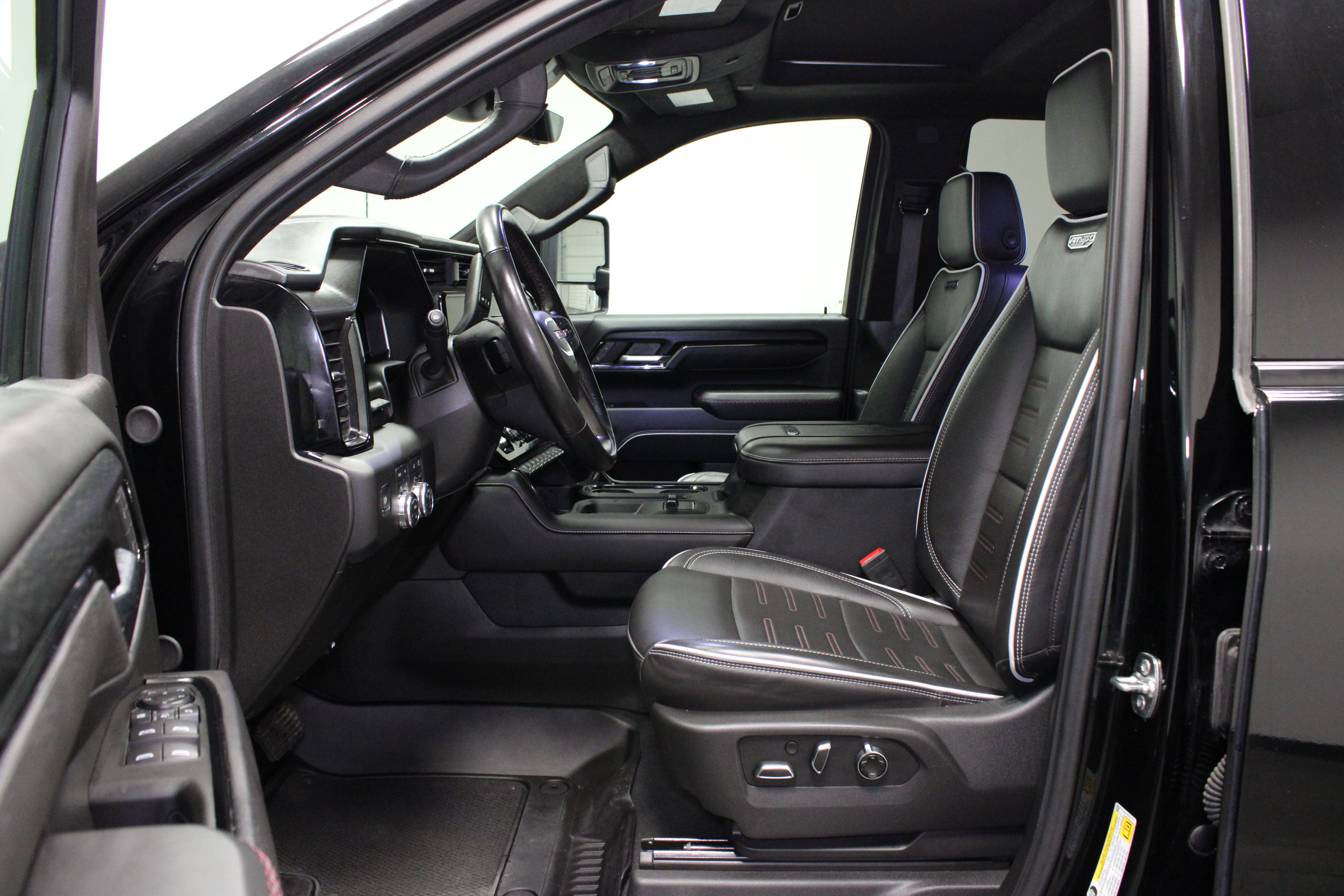 Used 2025 GMC Sierra 2500 AT4X AWD/4WD image 21