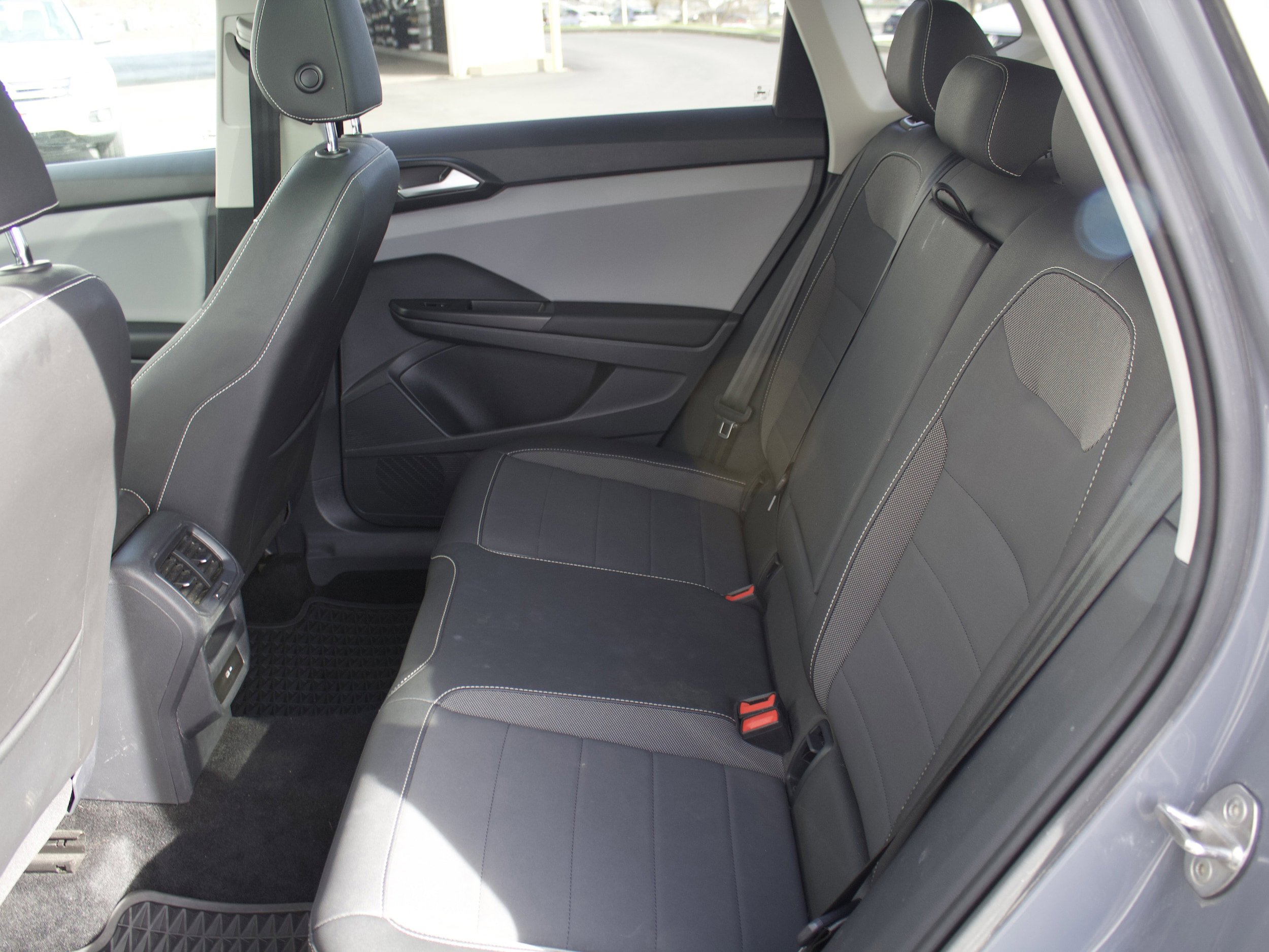 Used 2023 Volkswagen Taos SE w/ Panoramic Sunroof Package AWD/4WD image 27