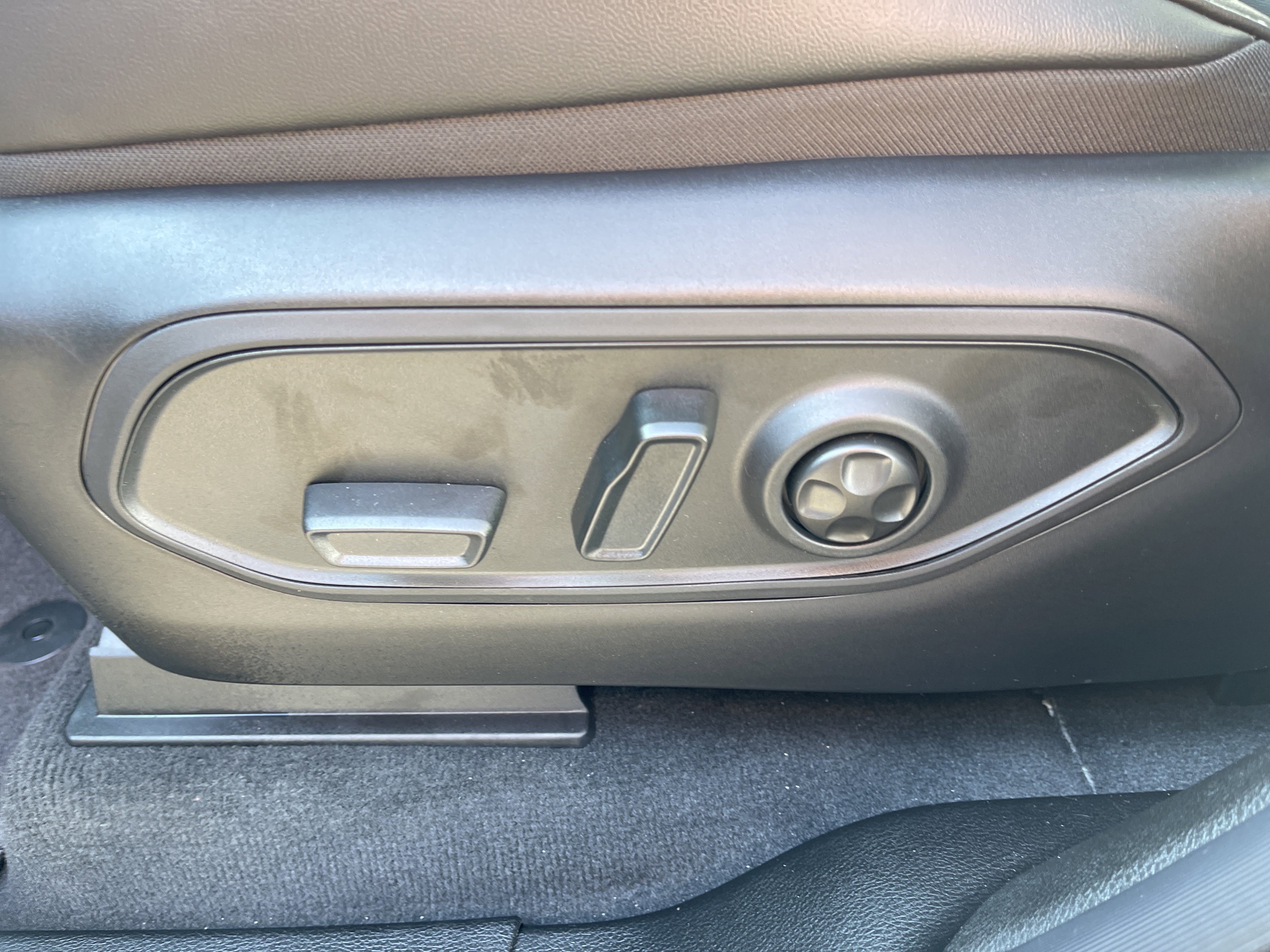 New 2025 Jeep Grand Cherokee L Altitude image 11