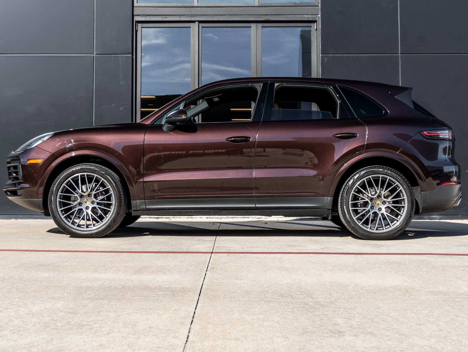 Used 2020 Porsche Cayenne image 2