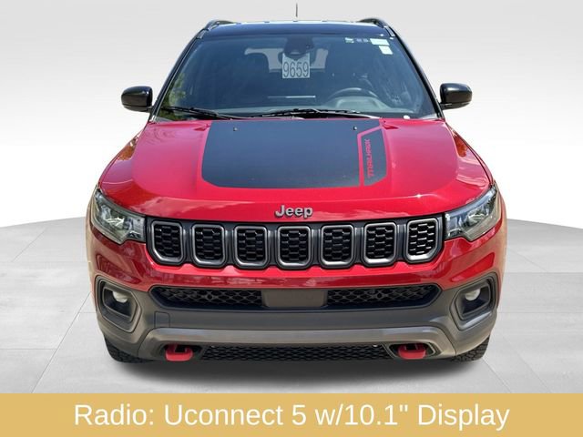 Used 2025 Jeep Compass Trailhawk image 2