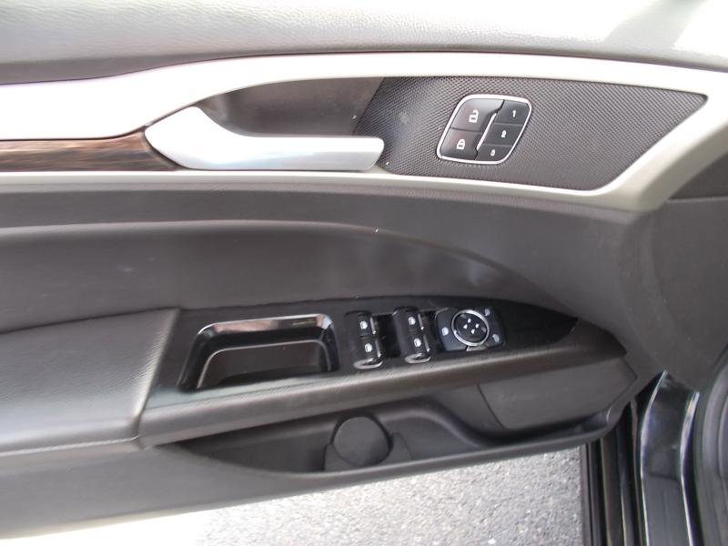 Used 2015 Ford Fusion SE w/ Equipment Group 202A image 27