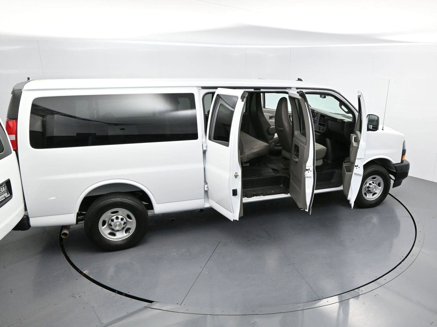 Used 2025 Chevrolet Express 3500 LS image 34