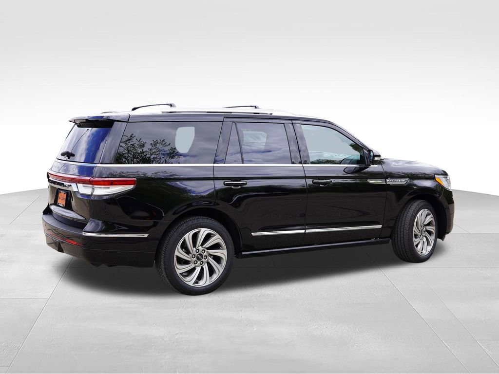 Used 2022 Lincoln Navigator Reserve AWD/4WD image 4