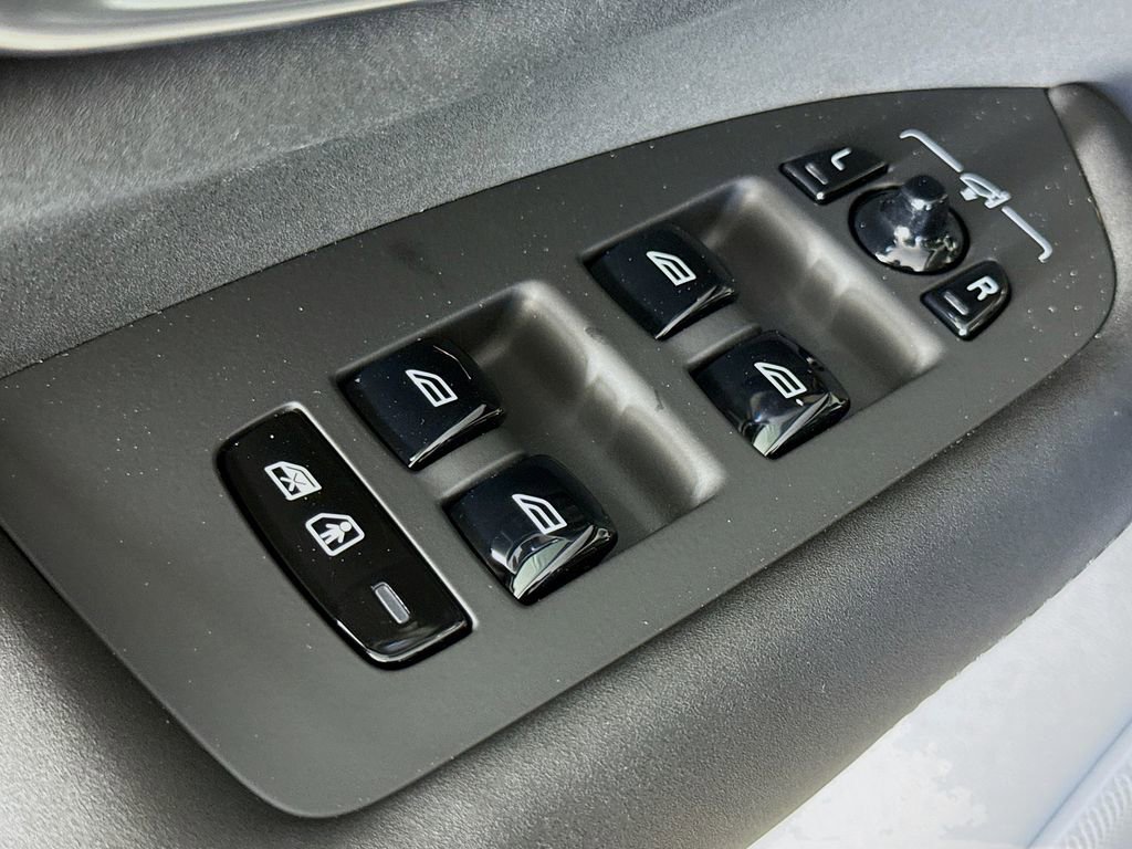 New 2026 Volvo XC90 B6 Ultra w/ Protection Package image 18