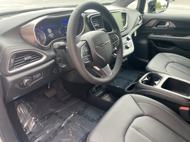 New 2025 Chrysler Pacifica Select w/ Fav Edition Package image 5
