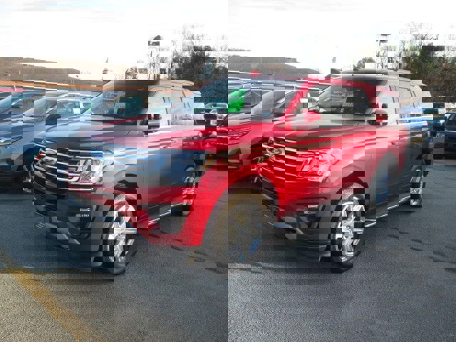 Used 2021 Ford Expedition XLT image 2