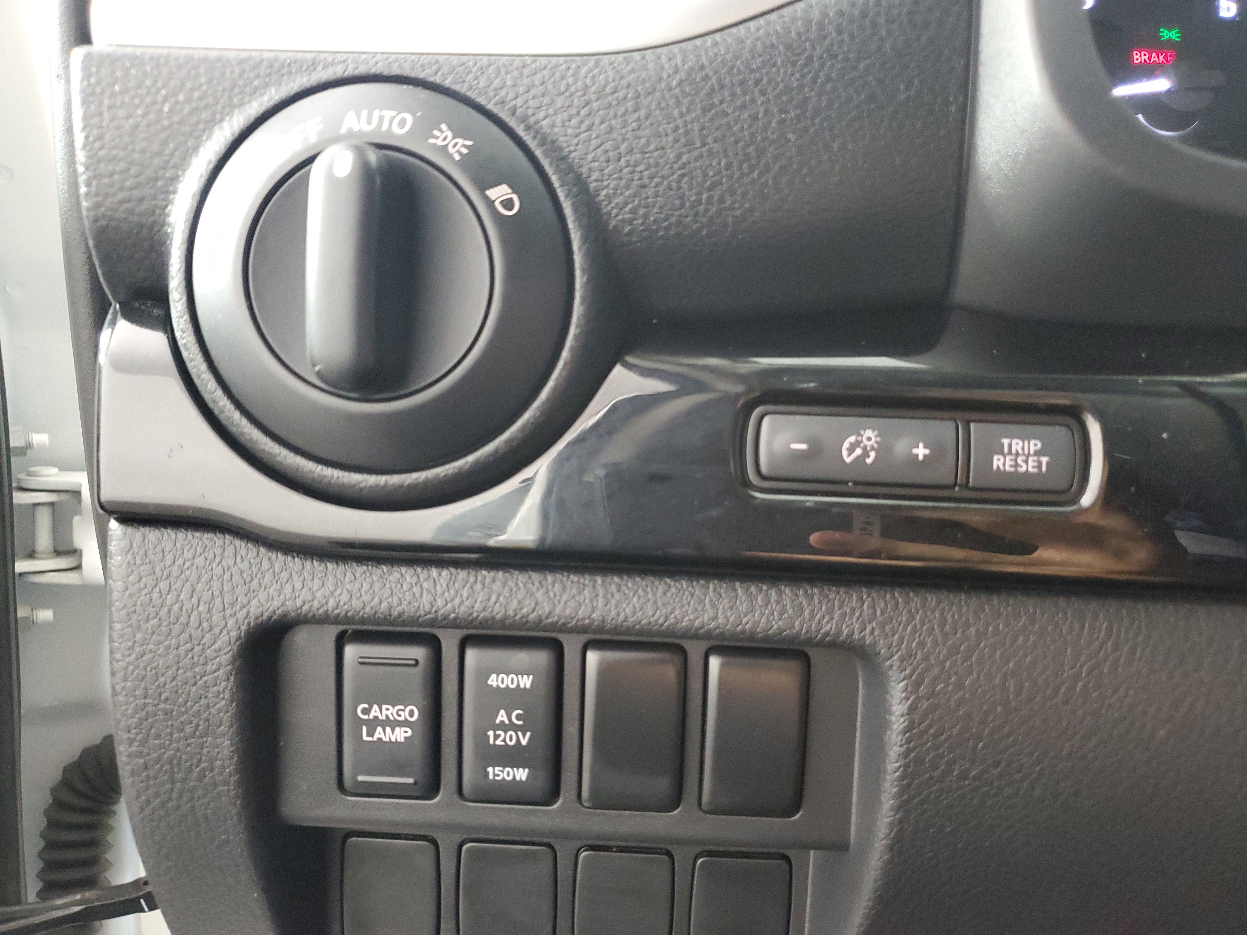 Used 2021 Nissan Titan SV w/ SV Convenience Package image 23