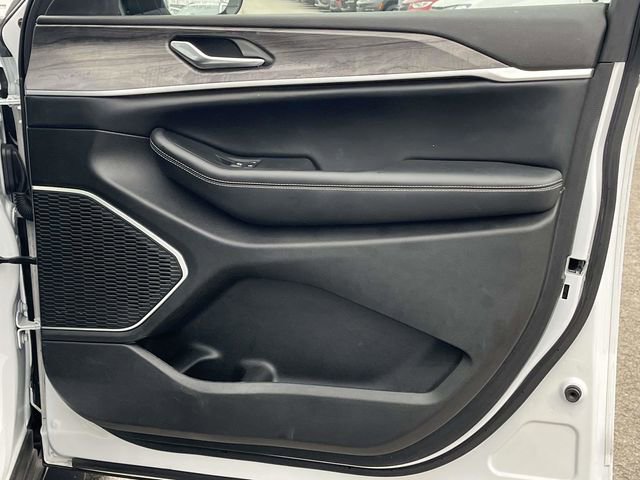 Used 2022 Jeep Grand Cherokee L Limited w/ MOPAR Finishing Package image 28