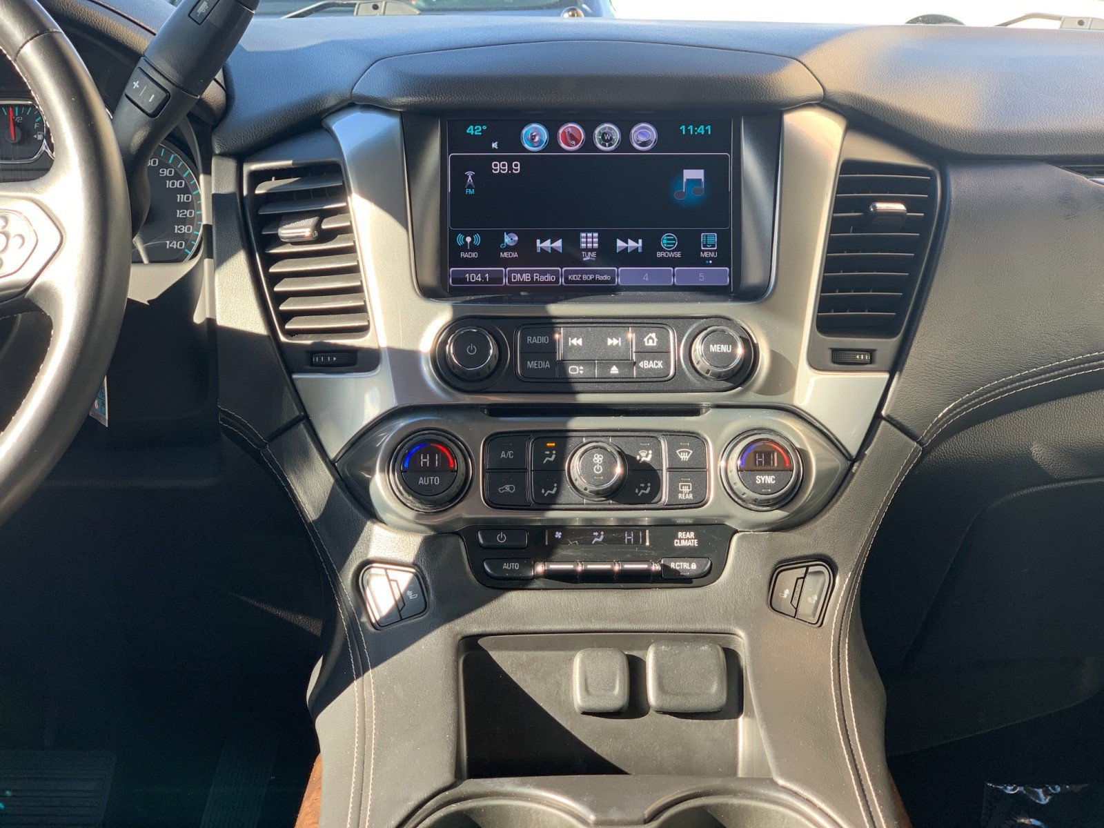 Used 2016 Chevrolet Suburban LT image 24