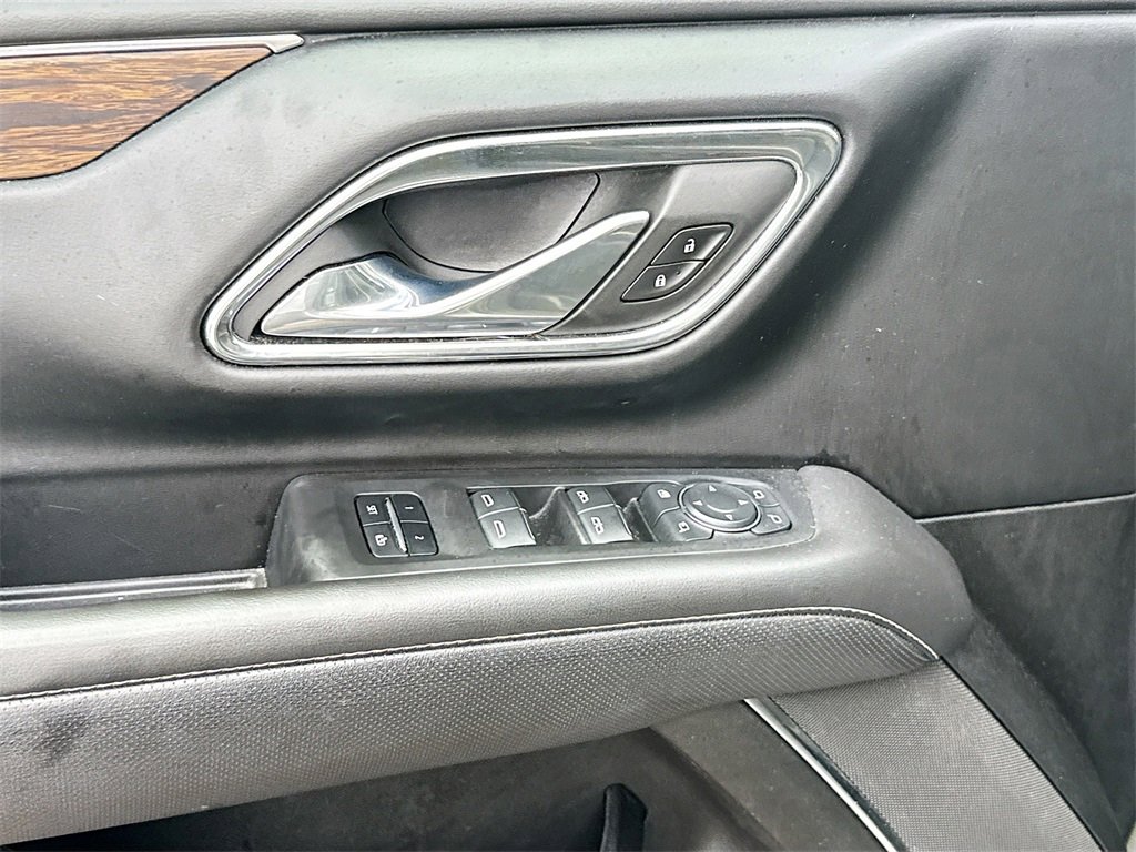 Used 2023 Chevrolet Suburban Premier image 18