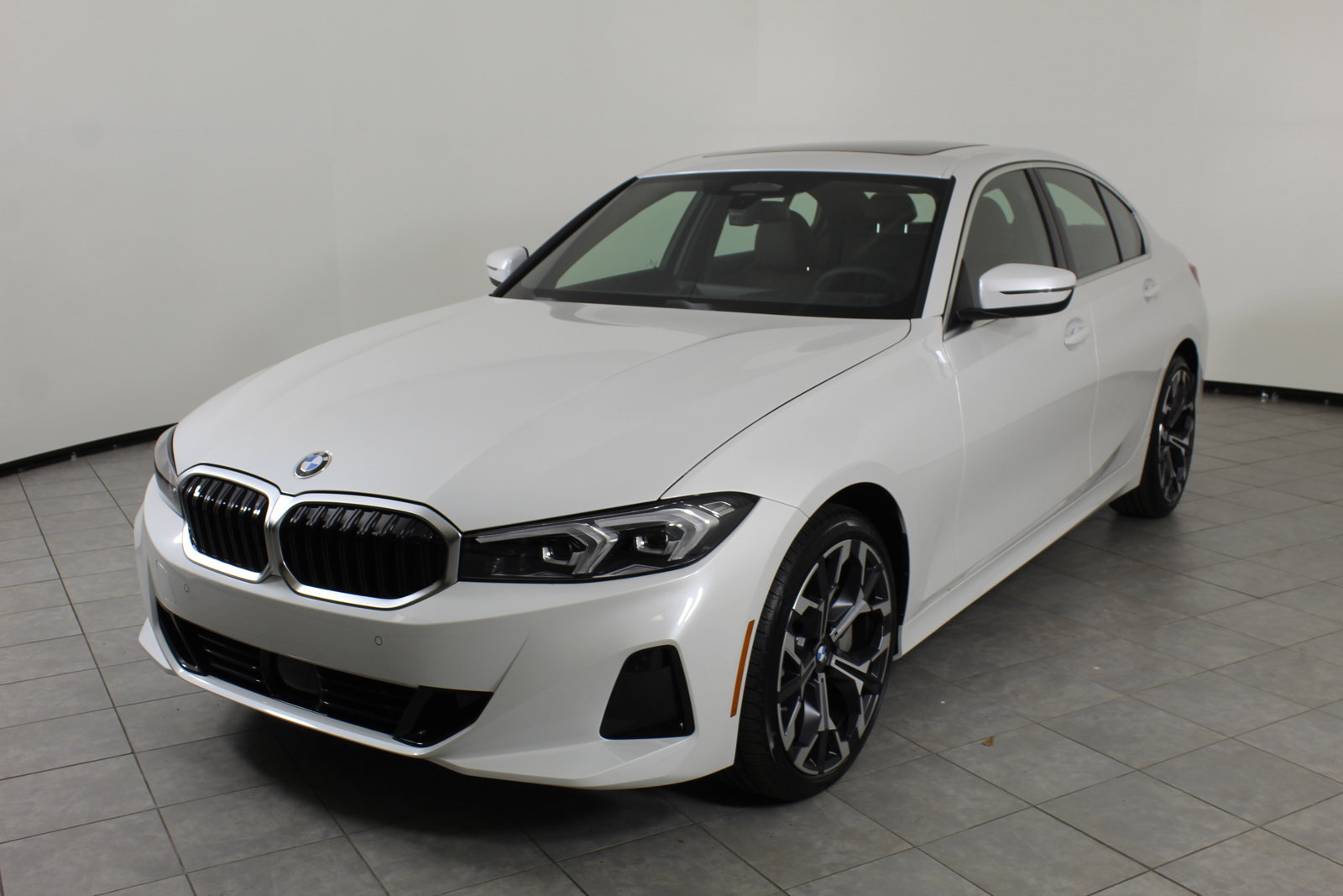 New 2025 BMW 330i Sedan w/ M Sport Package image 4