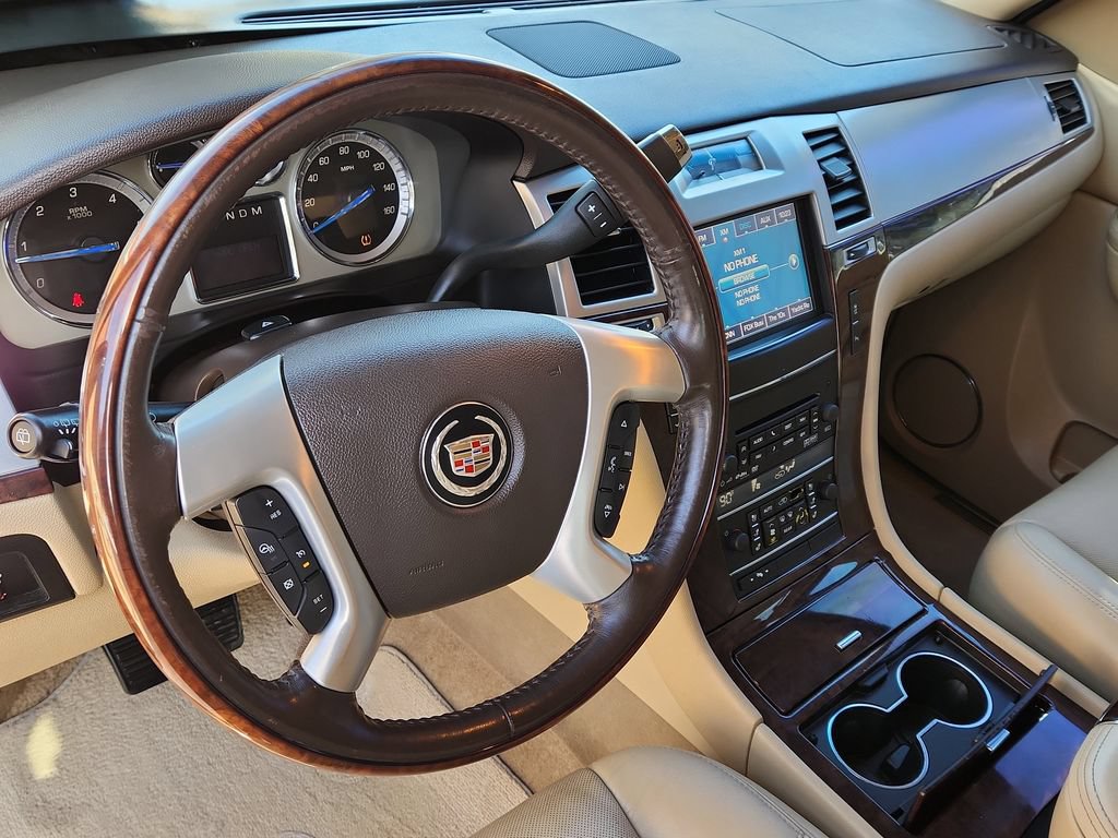 Used 2013 Cadillac Escalade Luxury AWD/4WD image 8