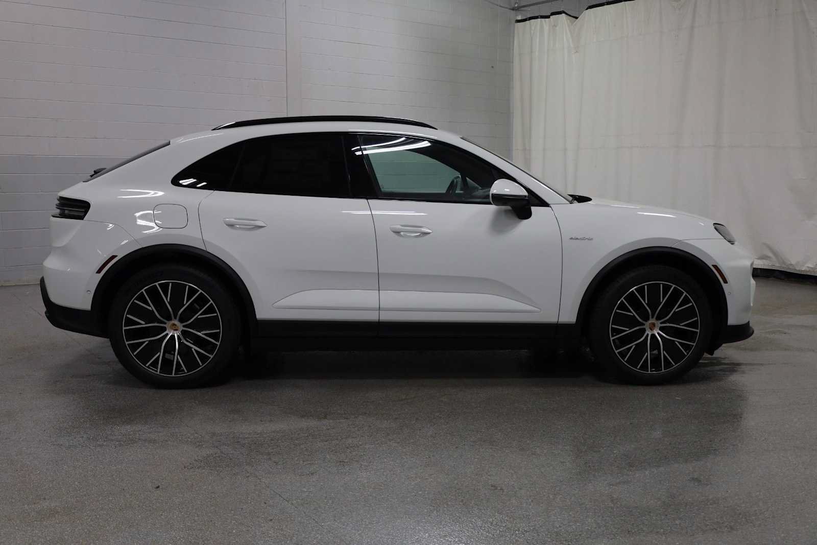 New 2026 Porsche Macan 4 Electric AWD/4WD image 11