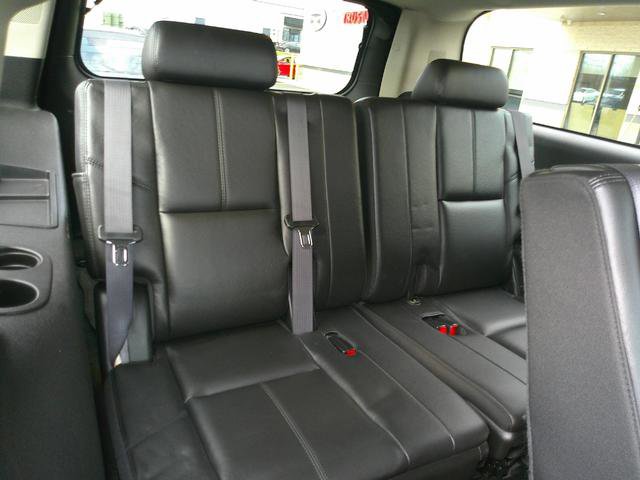 Used 2011 Chevrolet Suburban LT image 8