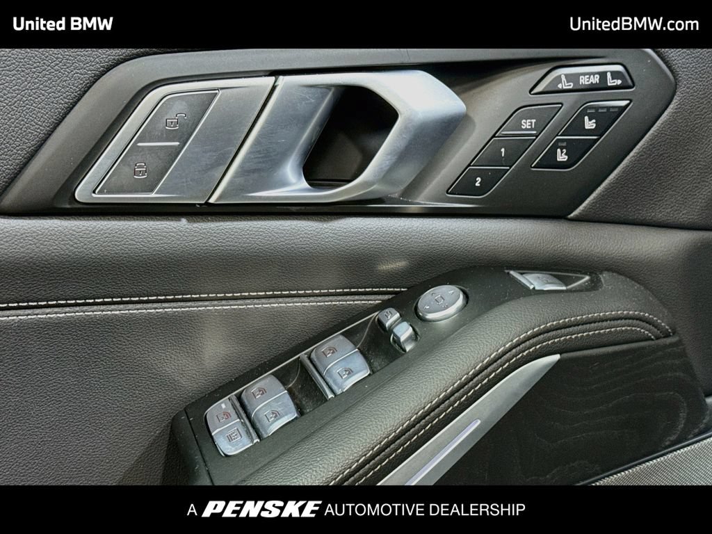 Used 2022 BMW X7 M50i w/ Executive Package AWD/4WD image 3