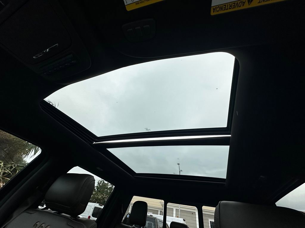 New 2025 Ford F250 King Ranch w/ Chrome Package image 95