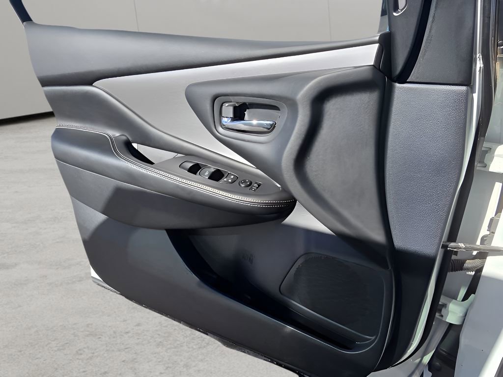 Used 2024 Nissan Murano SV image 17