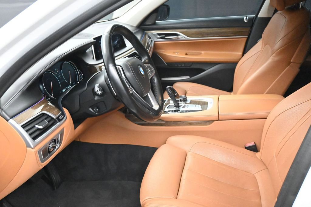 Used 2019 BMW 740i w/ Executive Package RWD image 14