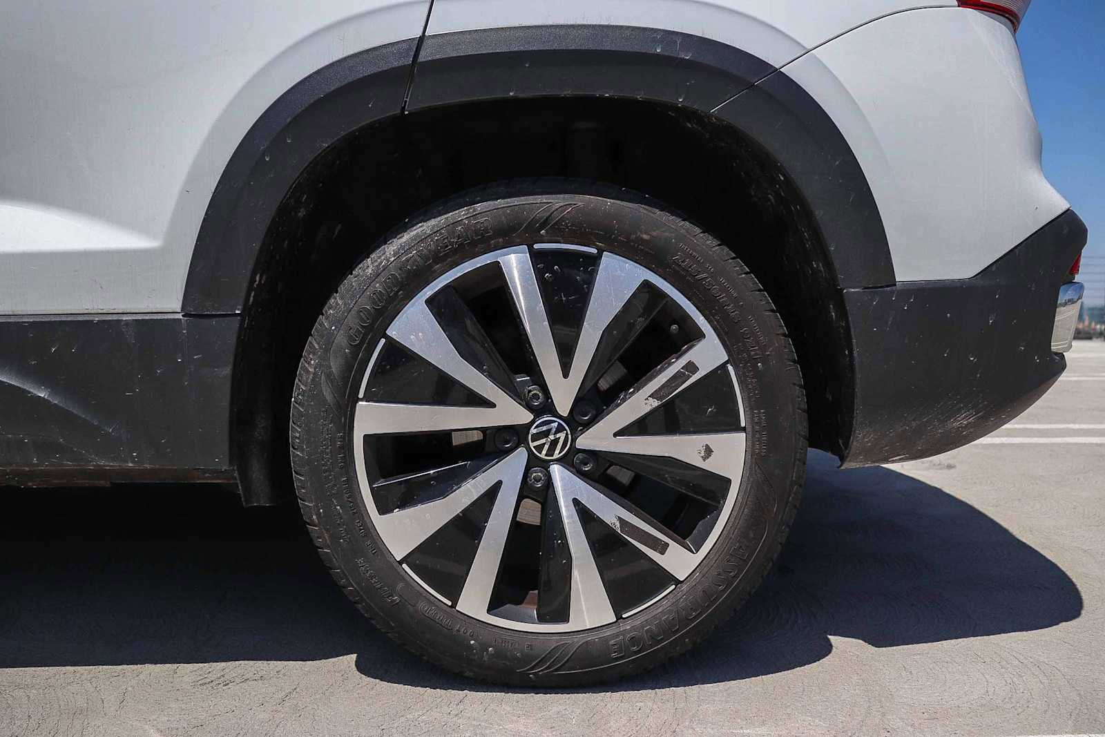 Certified 2024 Volkswagen Taos SE FWD image 10