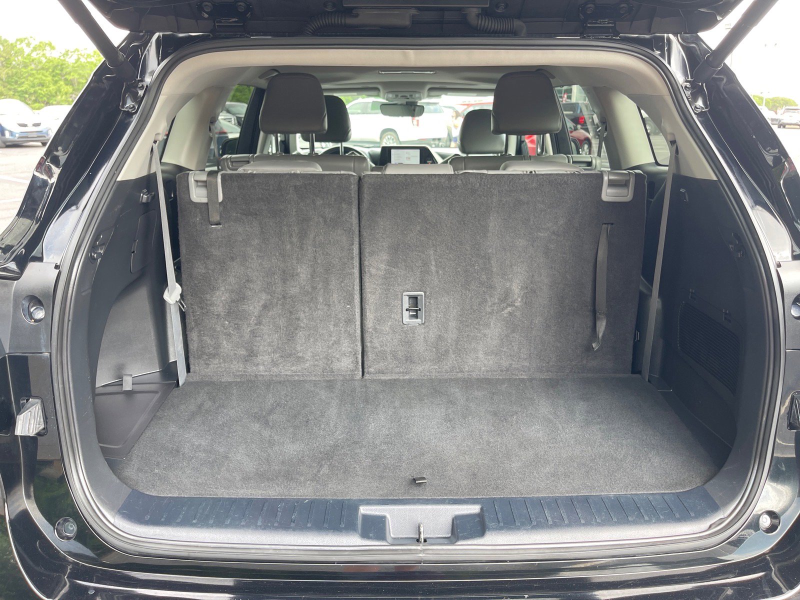 Used 2024 Toyota Highlander XLE FWD image 16