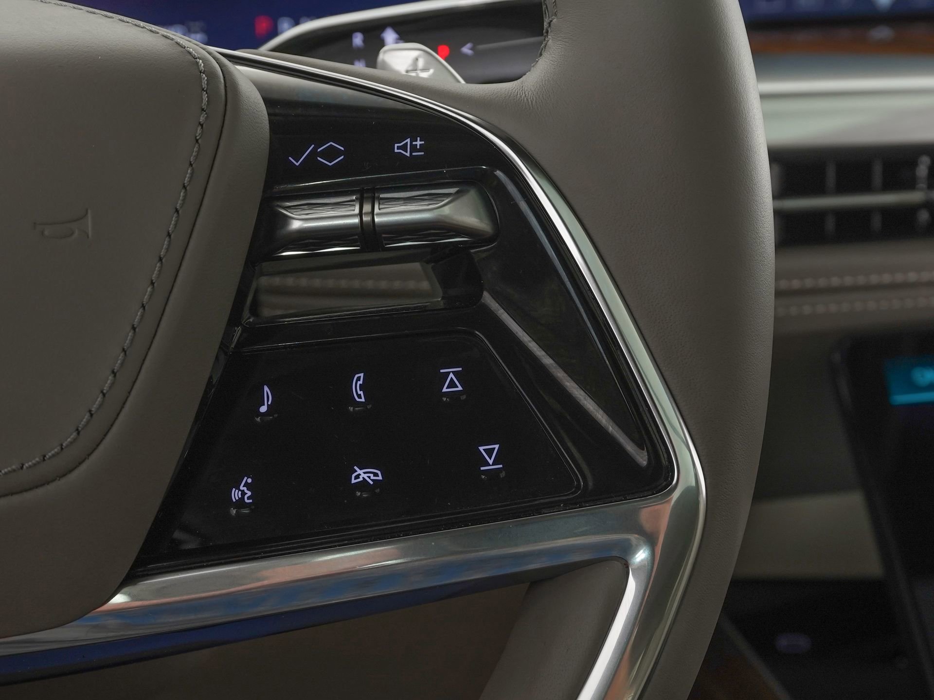 Used 2026 Cadillac Escalade Platinum Sport w/ LPO, Floor Liner Package AWD/4WD image 24
