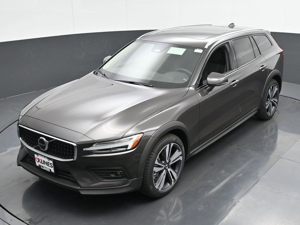 New 2025 Volvo V60 B5 Cross Country Plus w/ Protection Package Premier image 36