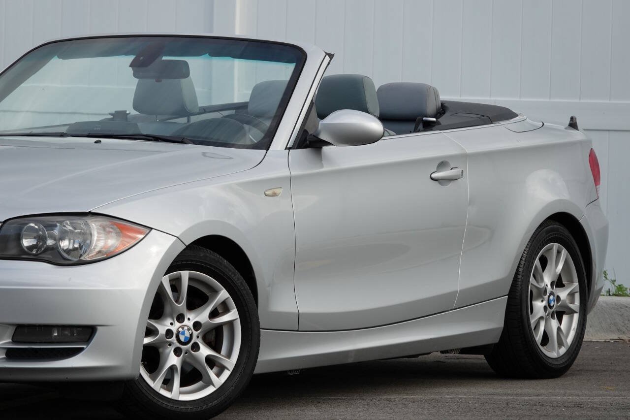 Used 2009 BMW 128i Convertible RWD image 4