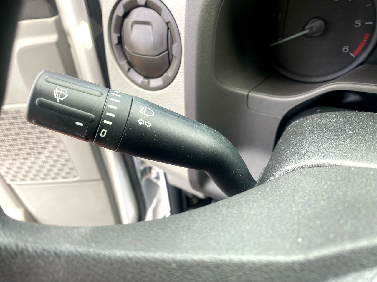 Used 2024 Ford E-350 and Econoline 350 Super Duty w/ Power Windows & Locks Group image 26