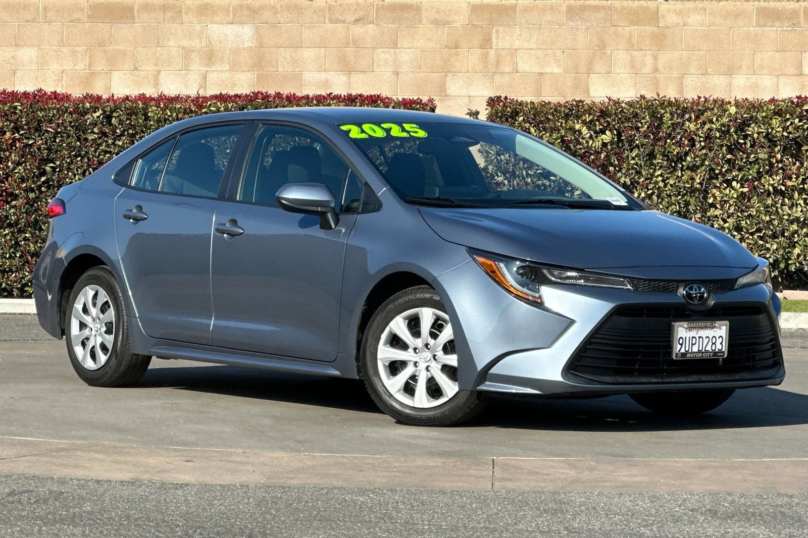 Used 2025 Toyota Corolla LE video 2