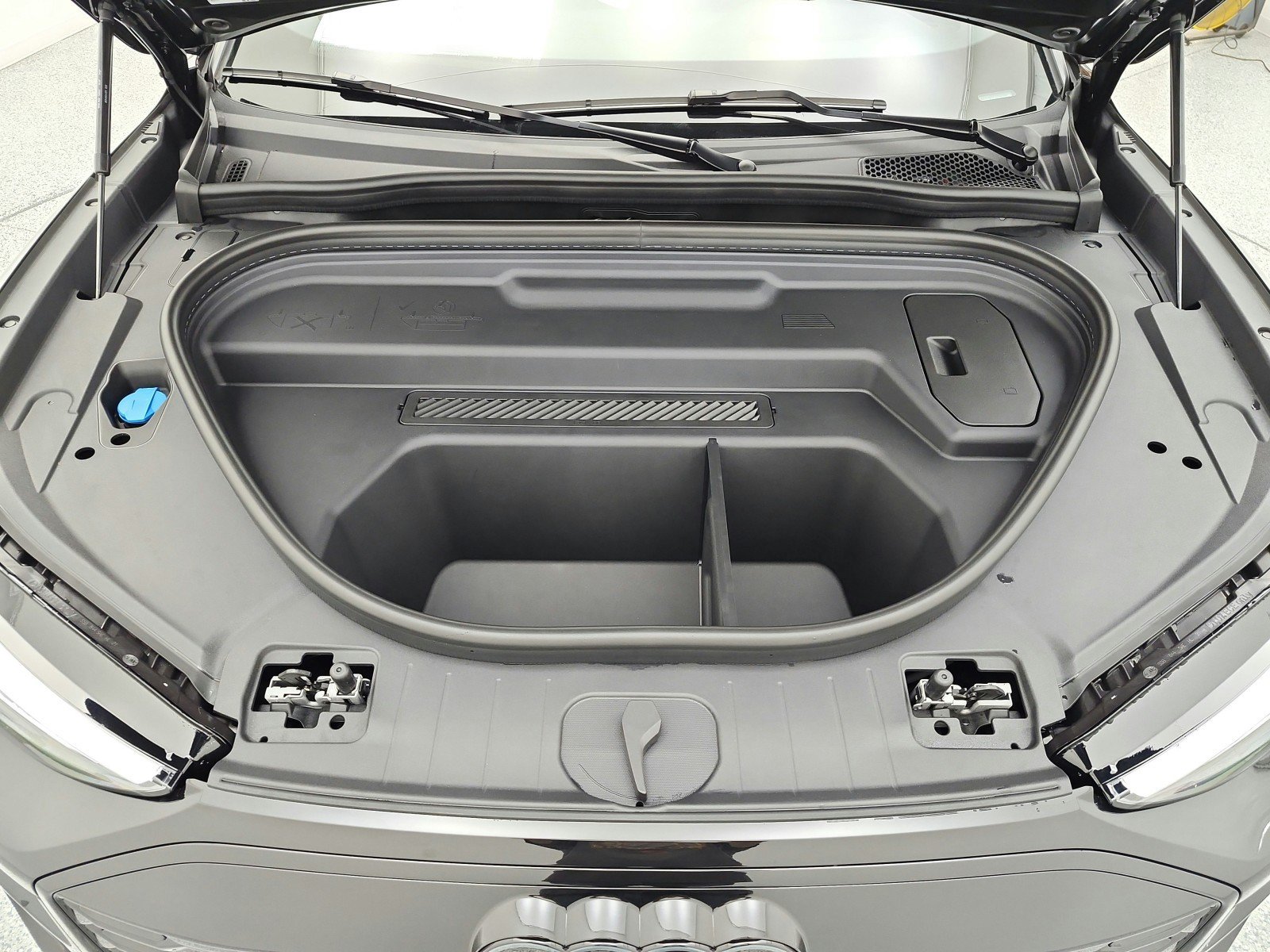 New 2027 Audi Q6 e-tron Prestige AWD/4WD image 12