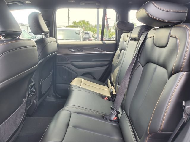 New 2026 Jeep Grand Cherokee Limited AWD/4WD image 15
