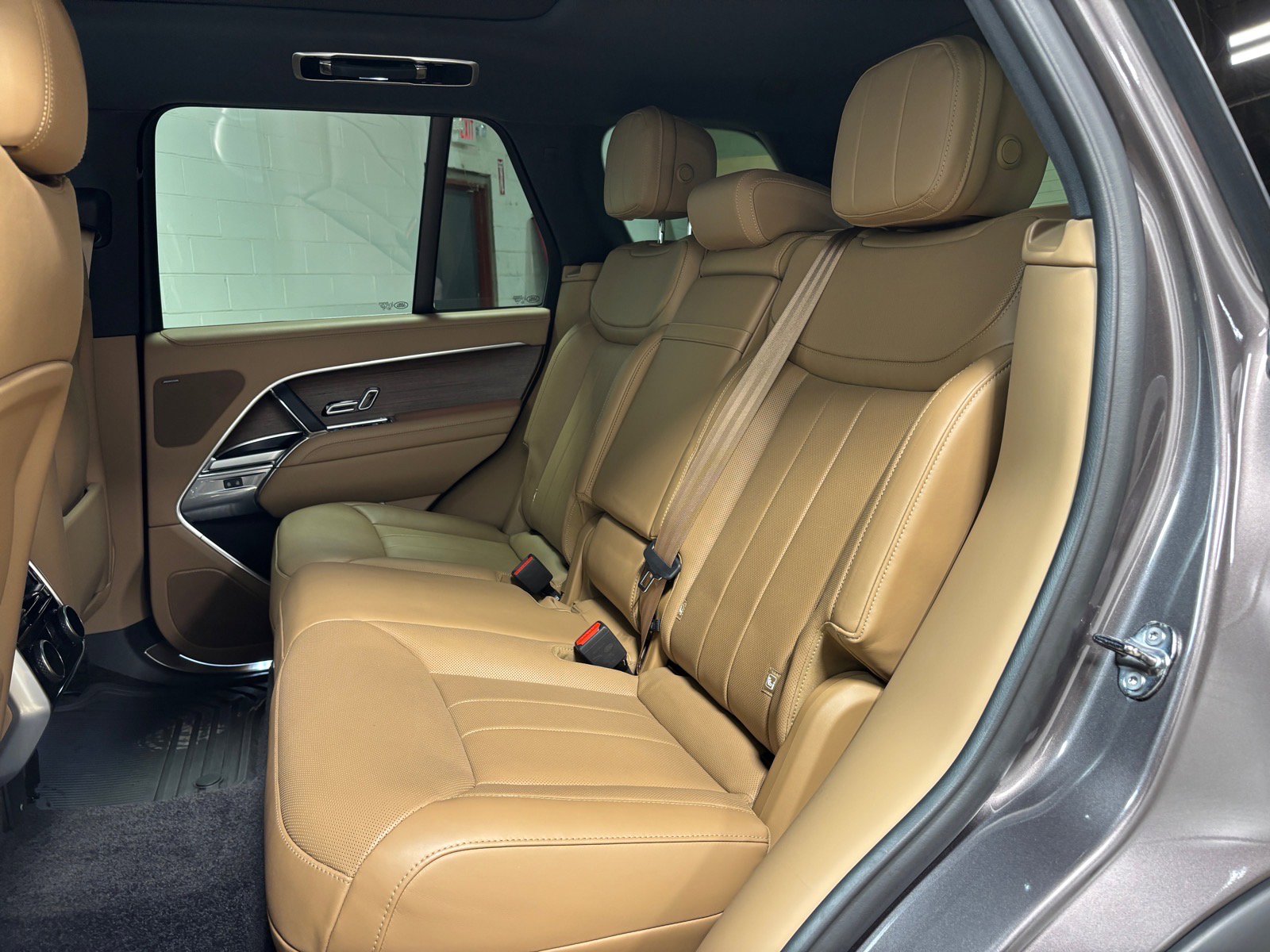 Used 2025 Land Rover Range Rover SE AWD/4WD image 28