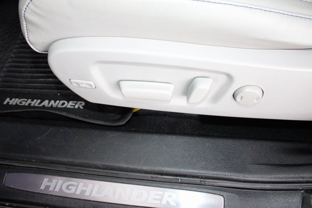 Certified 2018 Toyota Highlander Limited Platinum image 23