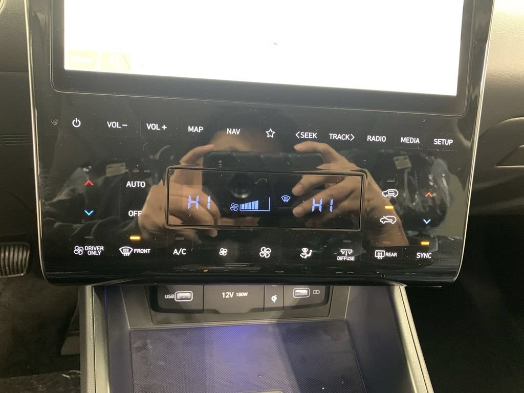 Used 2024 Hyundai Tucson Limited AWD/4WD image 17