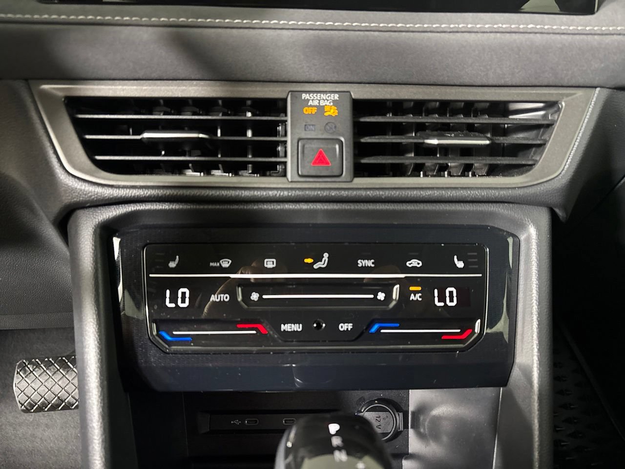 Used 2025 Volkswagen Taos SE AWD/4WD image 19