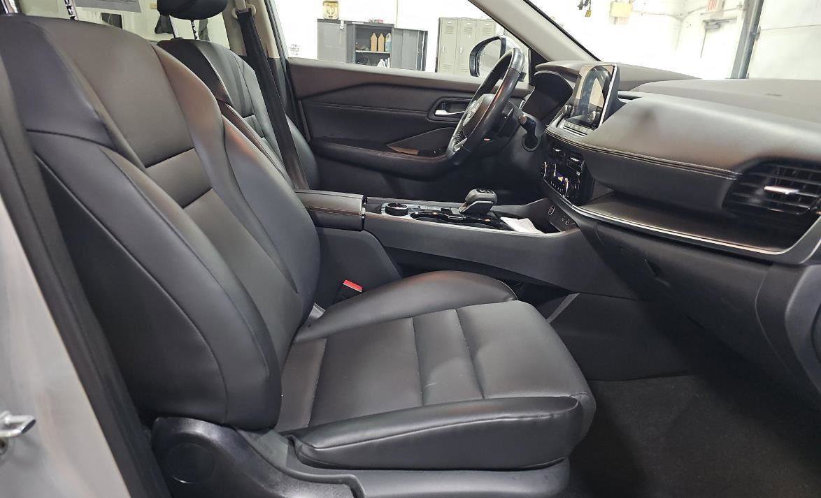 Used 2023 Nissan Rogue SV w/ SV Premium Package image 19