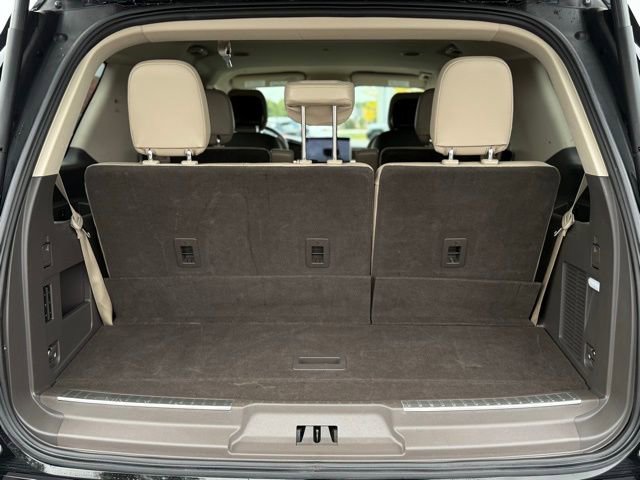 Used 2024 Lincoln Navigator Premiere image 40