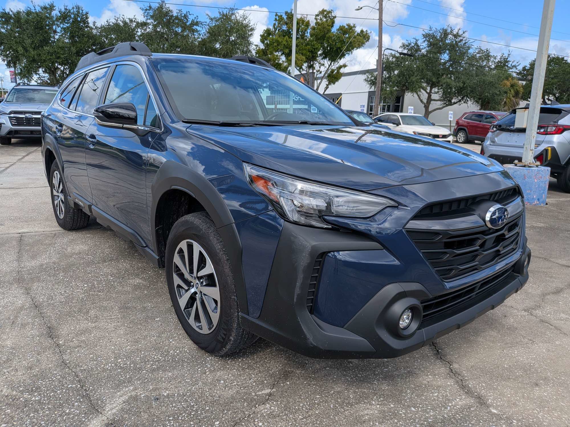 Certified 2025 Subaru Outback Premium AWD/4WD image 2