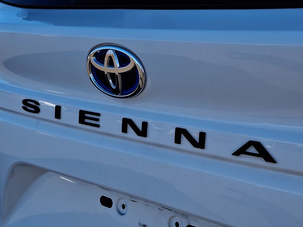 Used 2023 Toyota Sienna LE image 31