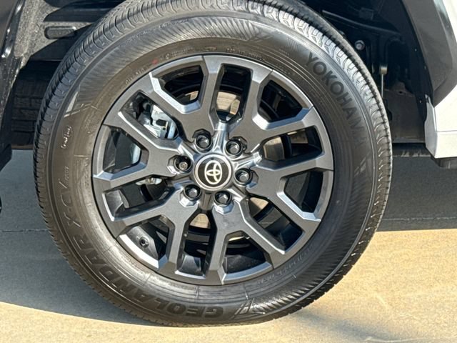 Used 2025 Toyota Sequoia Platinum AWD/4WD image 11