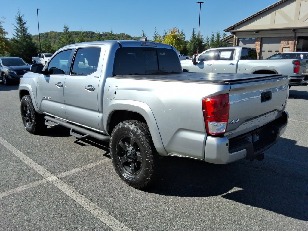 Used 2023 Toyota Tacoma Limited AWD/4WD image 7