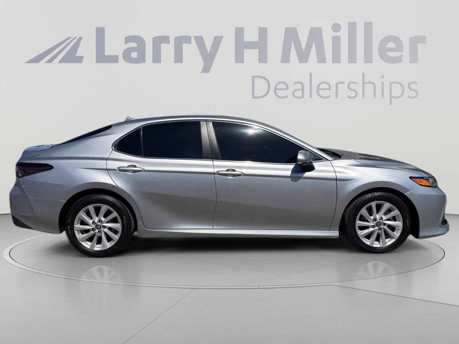 Used 2023 Toyota Camry LE FWD image 6