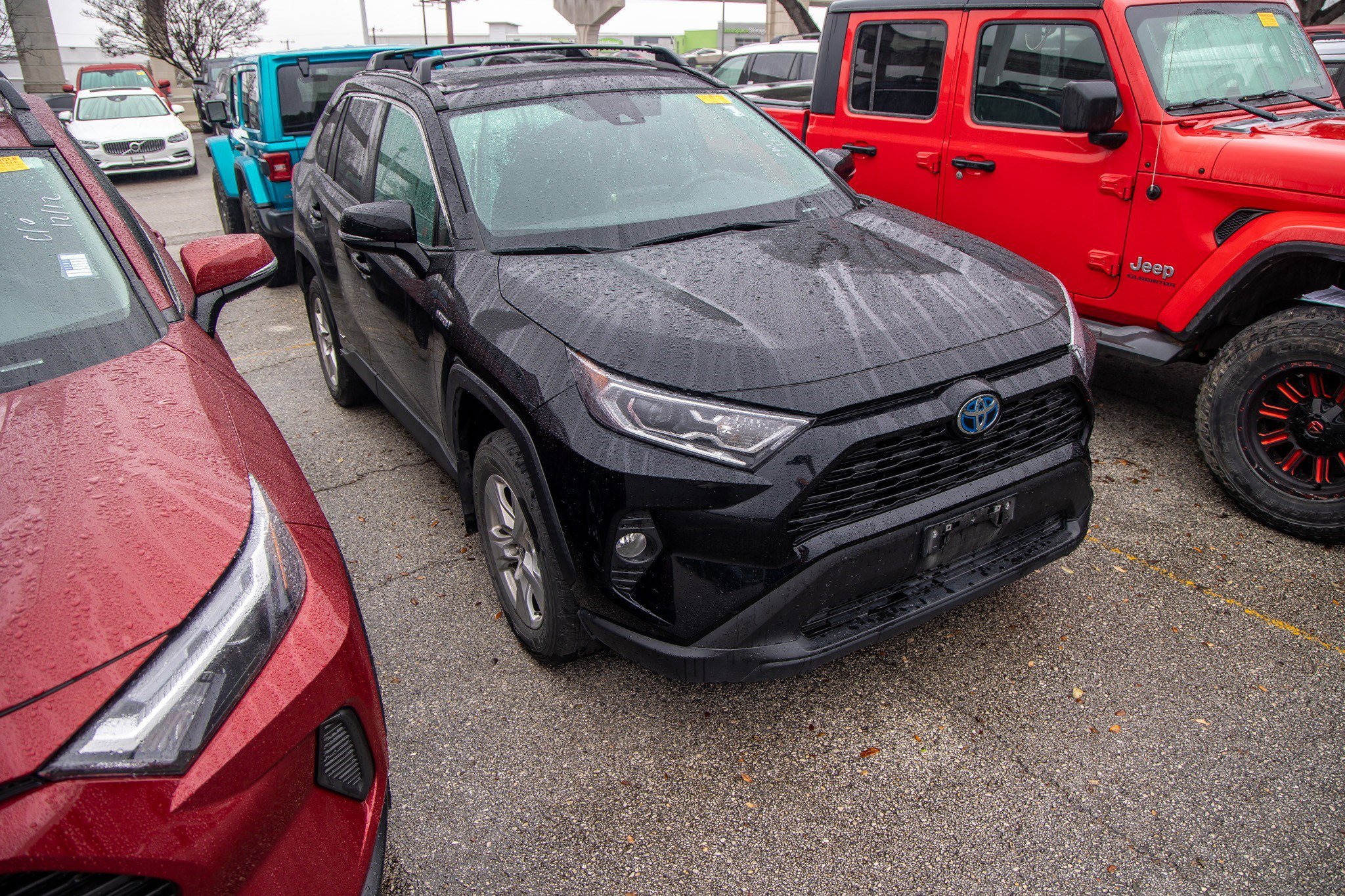 Used 2021 Toyota RAV4 XLE image 6