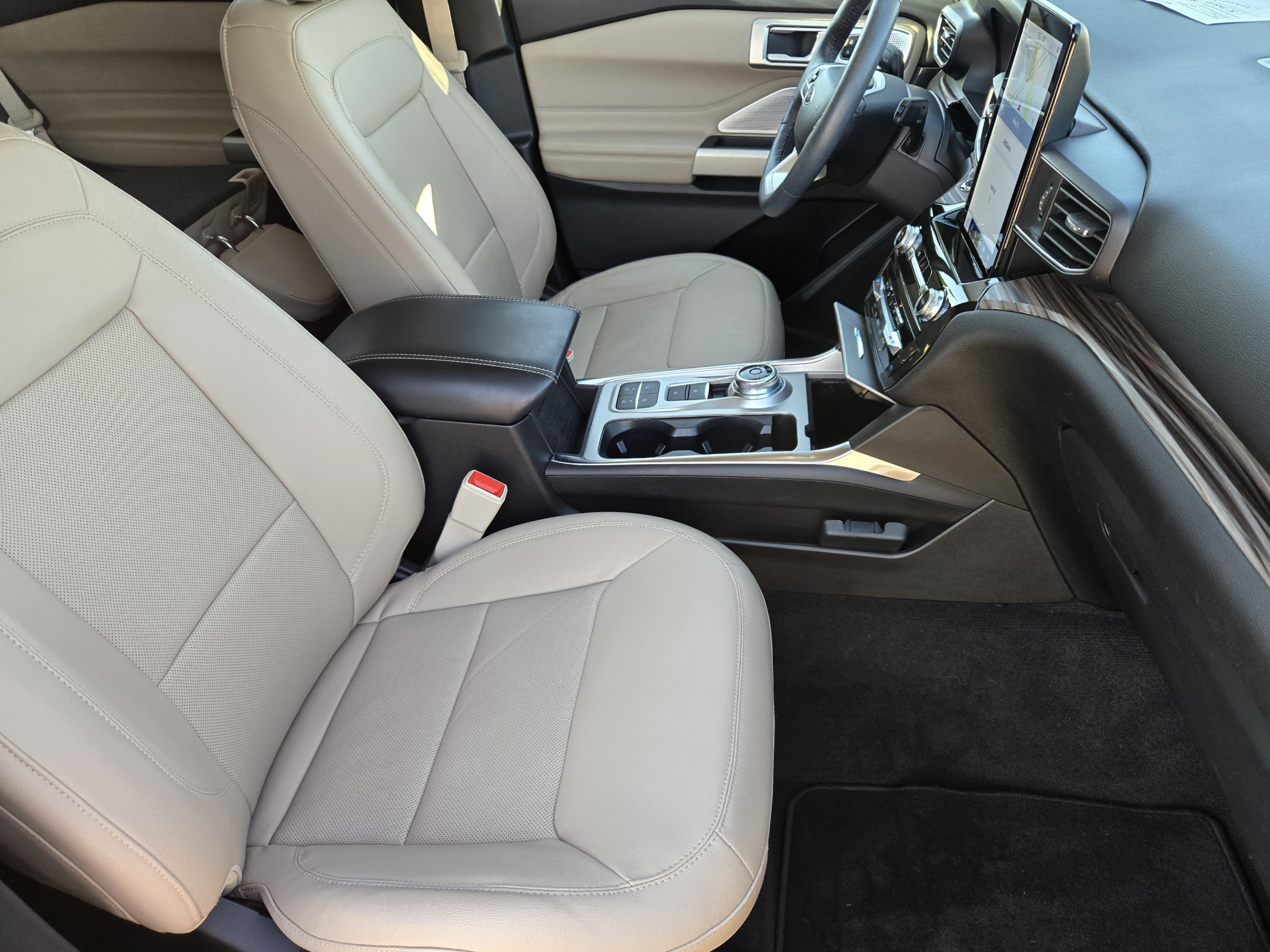 Used 2023 Ford Explorer Limited w/ Limited Technology Package RWD image 8