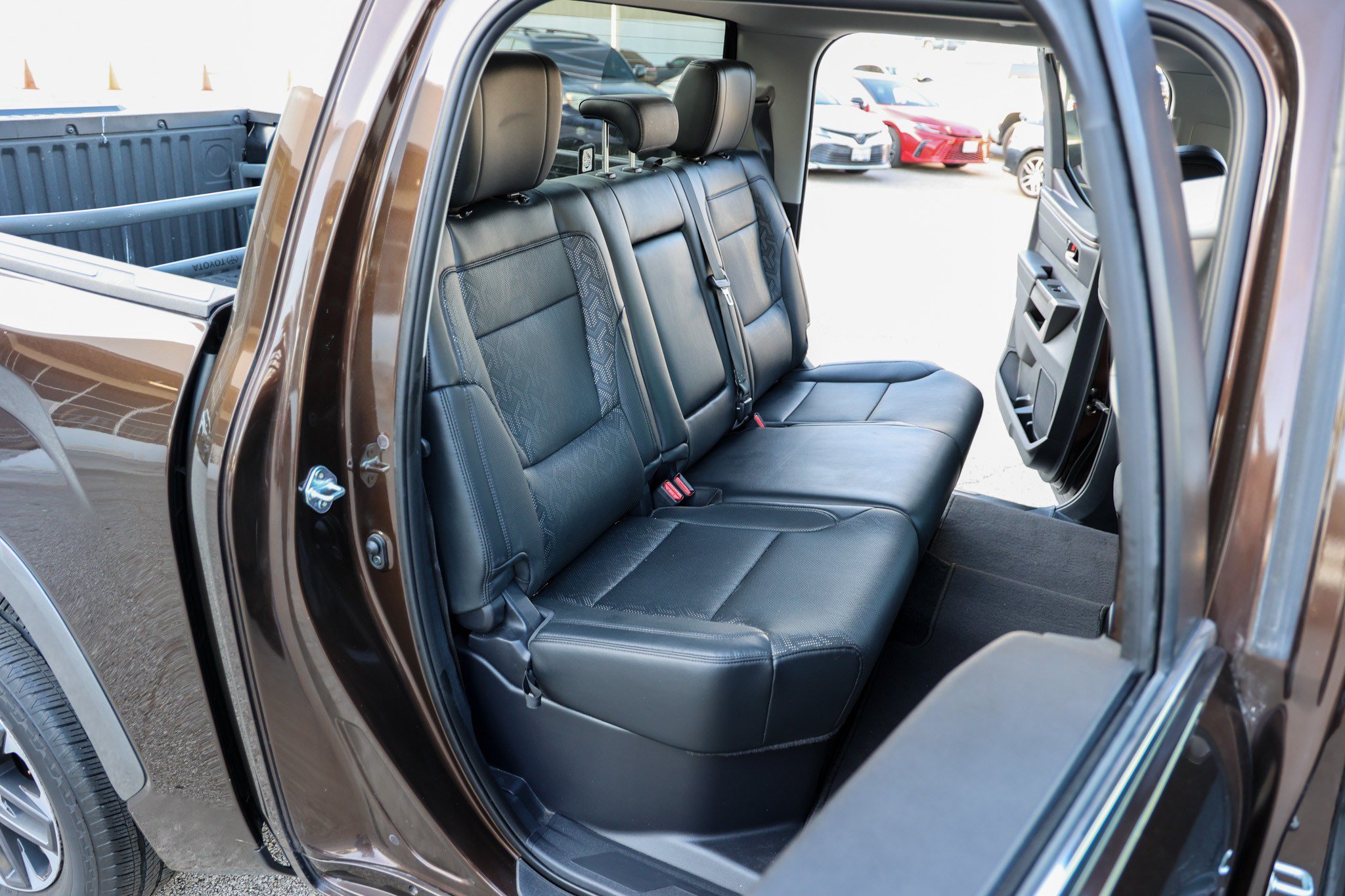 Used 2024 Toyota Tundra Limited w/ Power Package AWD/4WD image 39
